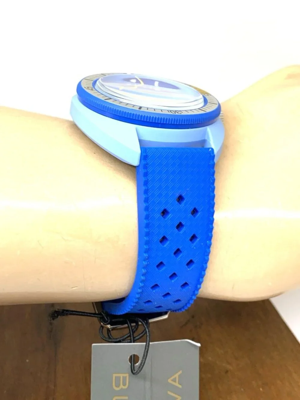 Bulova Men's Watch 98B445 Snorkel Blue Tang Fish Quartz Rubber Strap 41mm